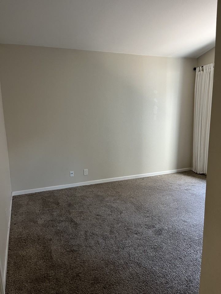 898 Clifton Ct #NA - Photo 4 of 13