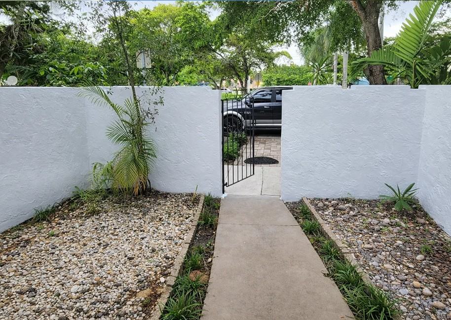 8915 Sw 96th Ave #8915 - Photo 3 of 7