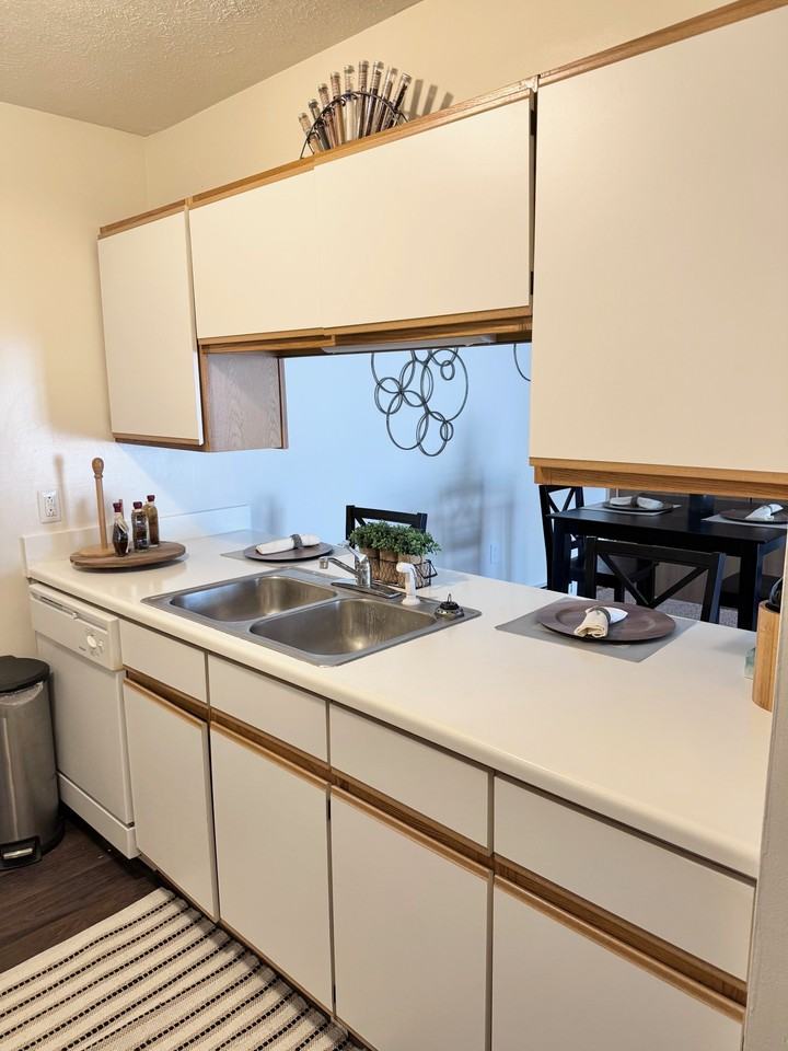 100 Raleigh Ct #325 - Photo 5 of 7