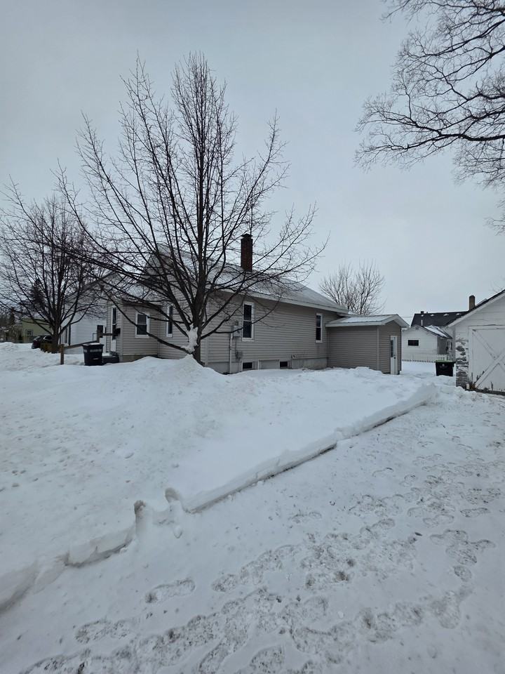 304 Ione St #NA - Photo 3 of 8