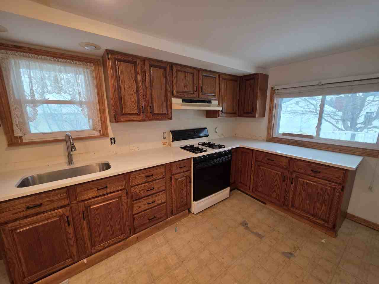 304 Ione St #NA - Photo 6 of 8