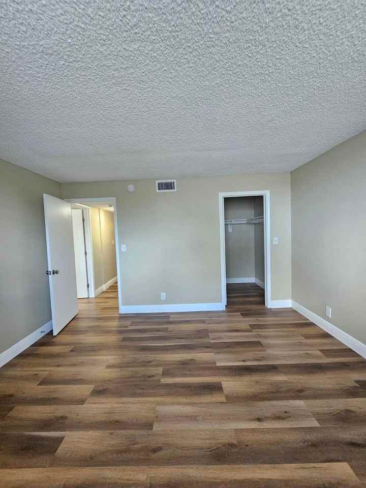 2050 N Congress Ave #20 - Photo 3 of 17