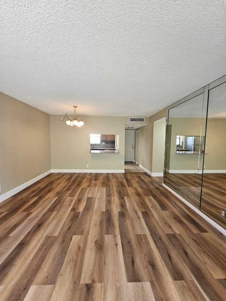 2050 N Congress Ave #20 - Photo 6 of 17