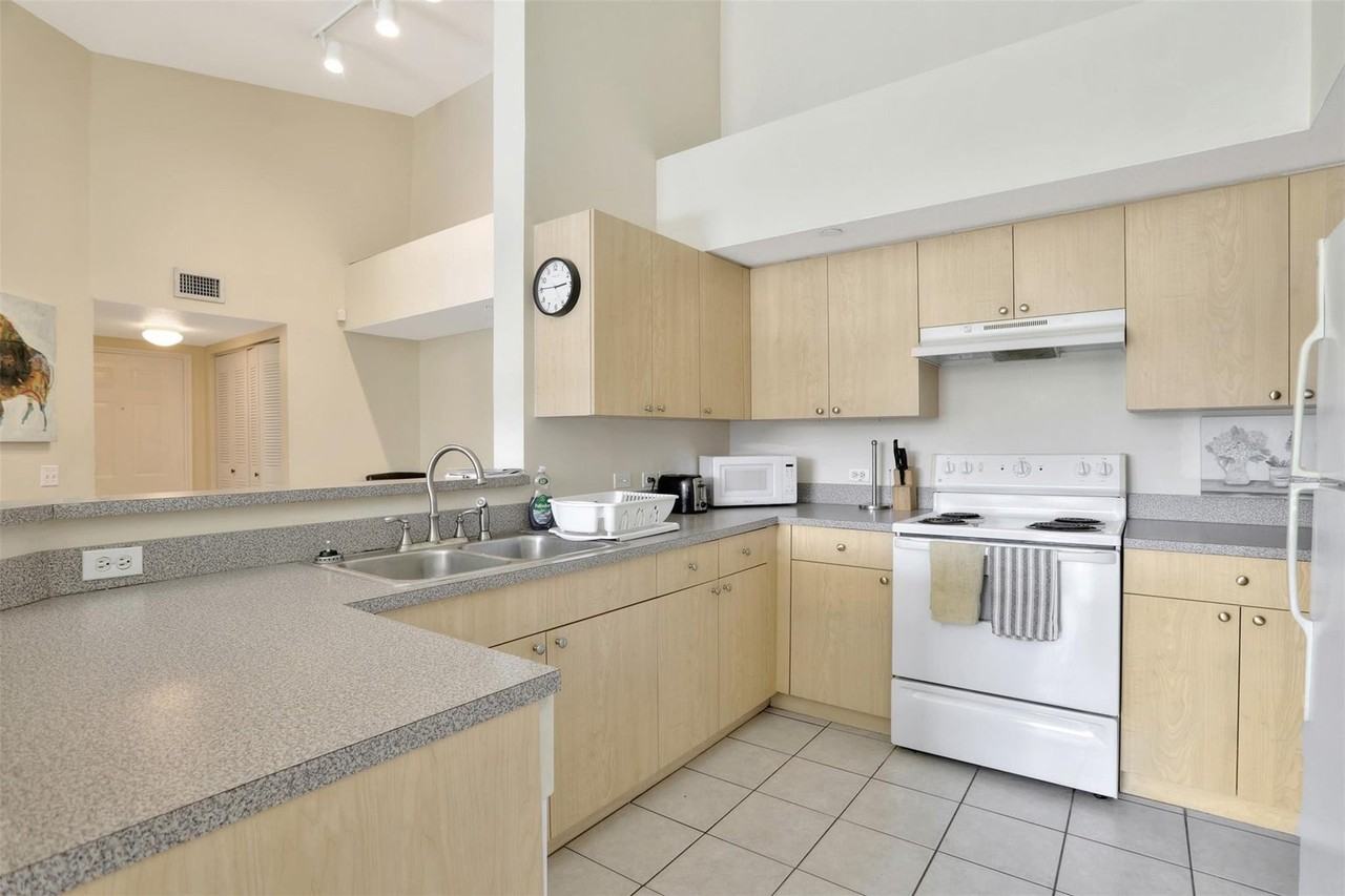 723 Villa Cir #723 - Photo 3 of 23