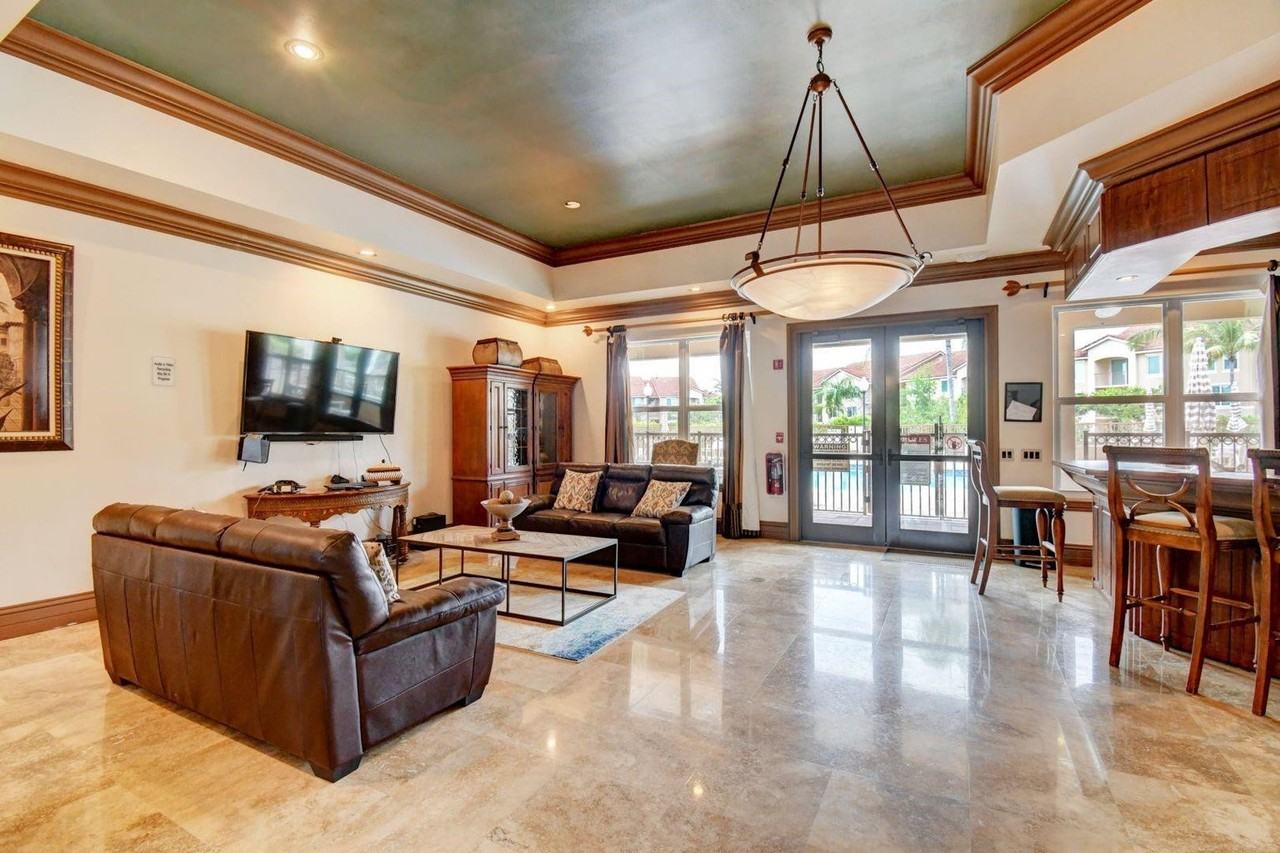 723 Villa Cir #723 - Photo 5 of 23