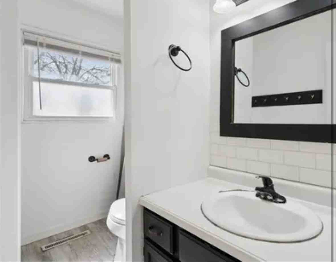 2518 Wayne Ave #NA - Photo 6 of 12