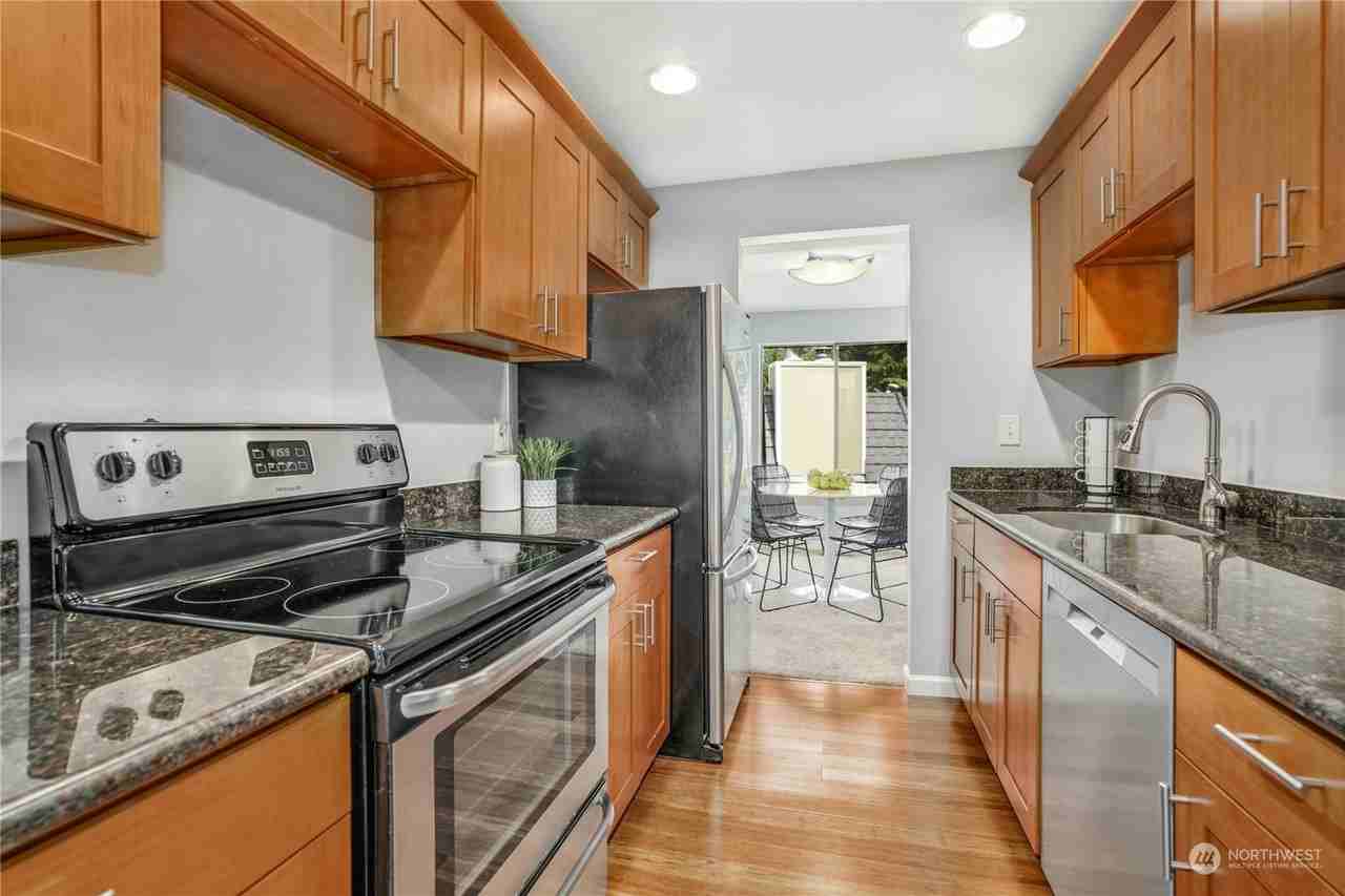 9905 Ne 124th St #NA - Photo 5 of 25