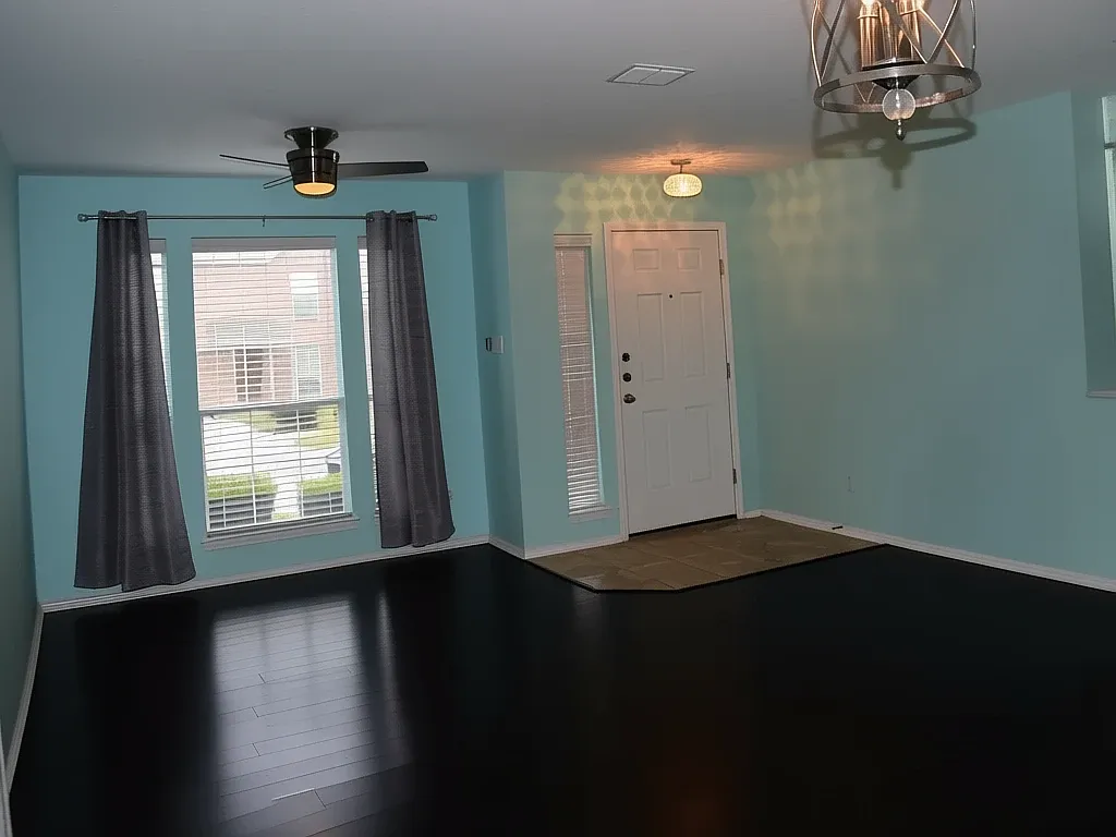 333 Diana Dr #NA - Photo 3 of 4