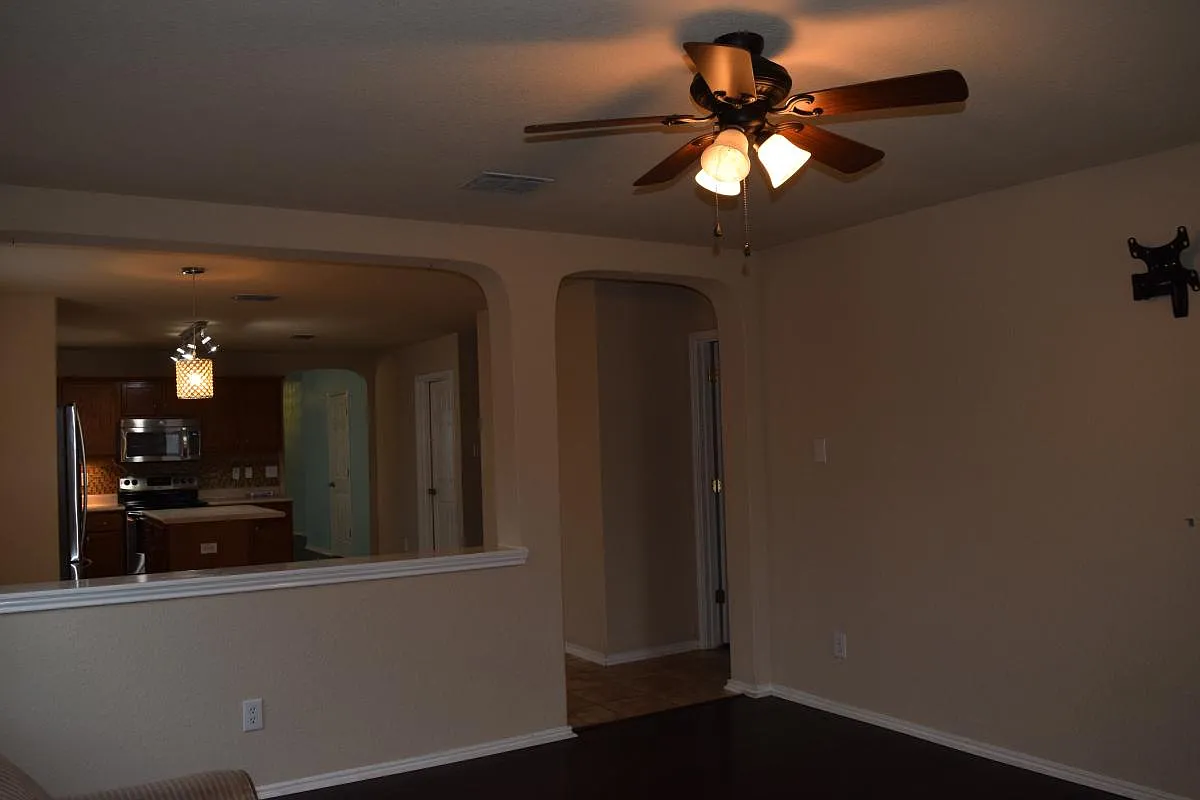 333 Diana Dr #NA - Photo 4 of 4