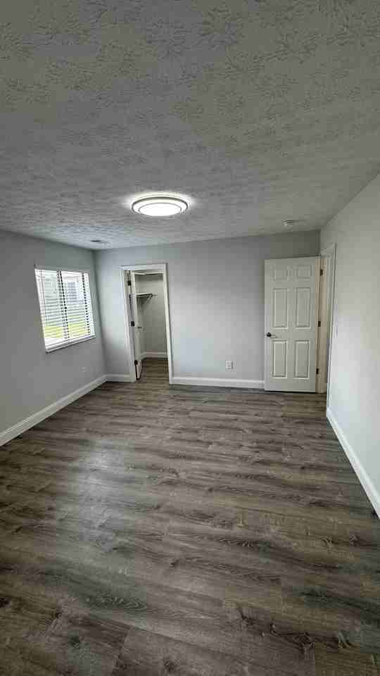 400 Sherwood Green Ct - Photo 4 of 9