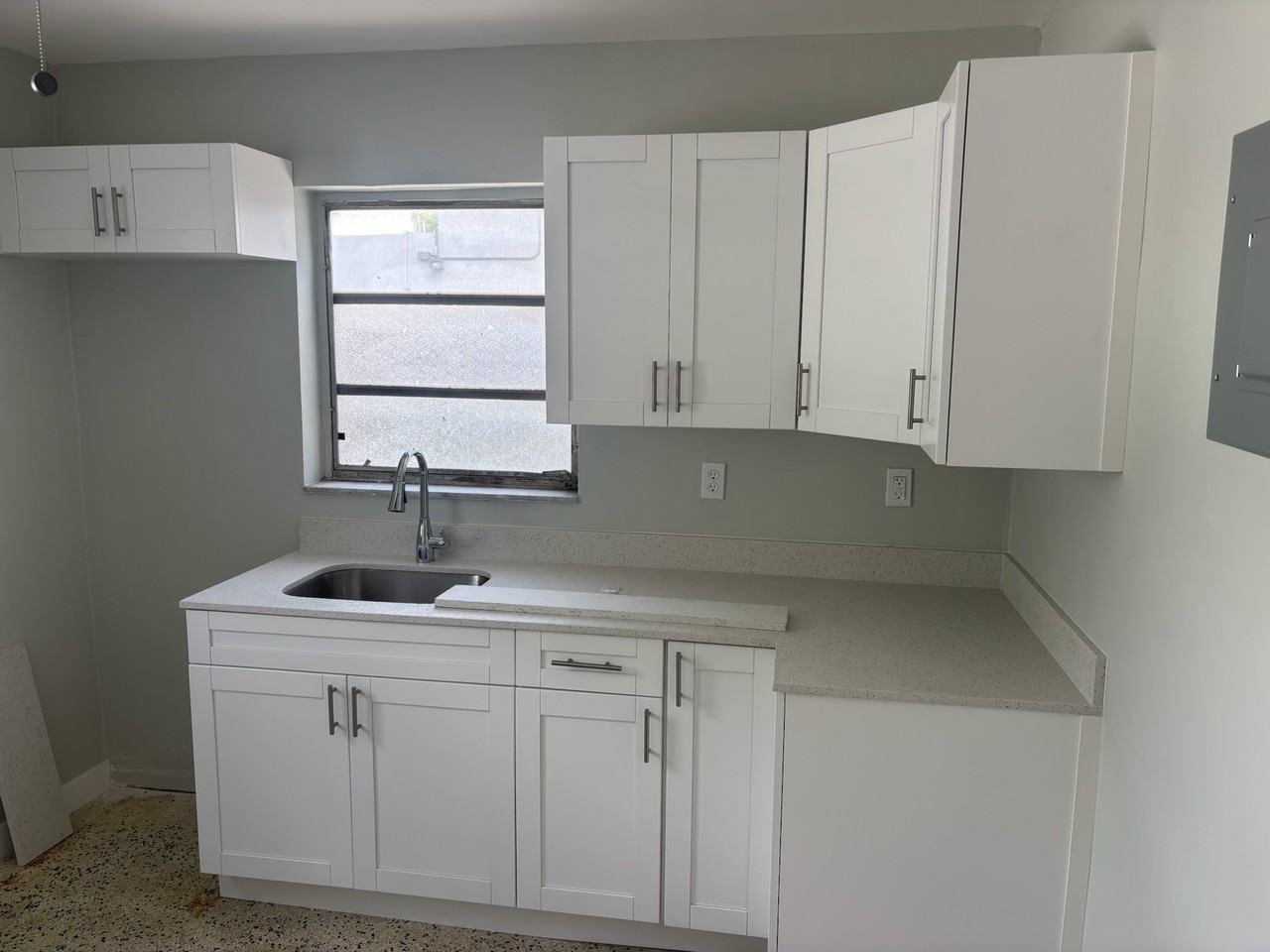 761 Sw 9th St #1 - Photo 3 of 5