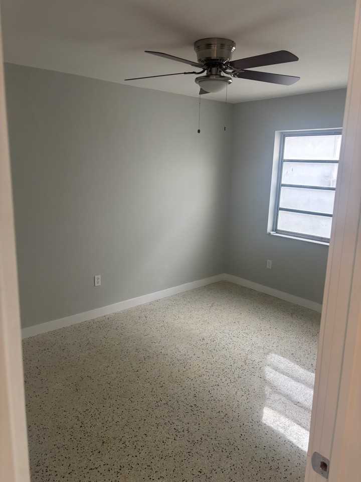 761 Sw 9th St #1 - Photo 5 of 5