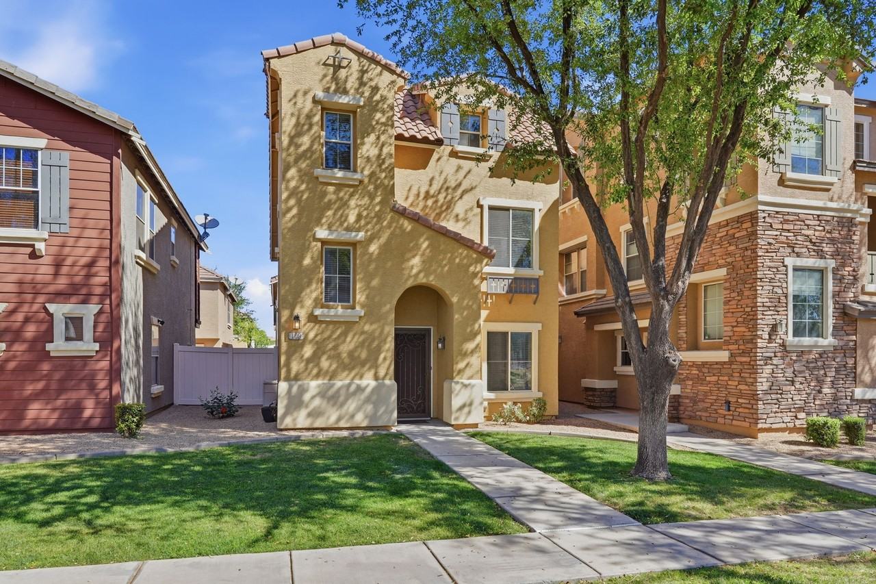 109 W Commerce Ct #NA - Photo 2 of 36