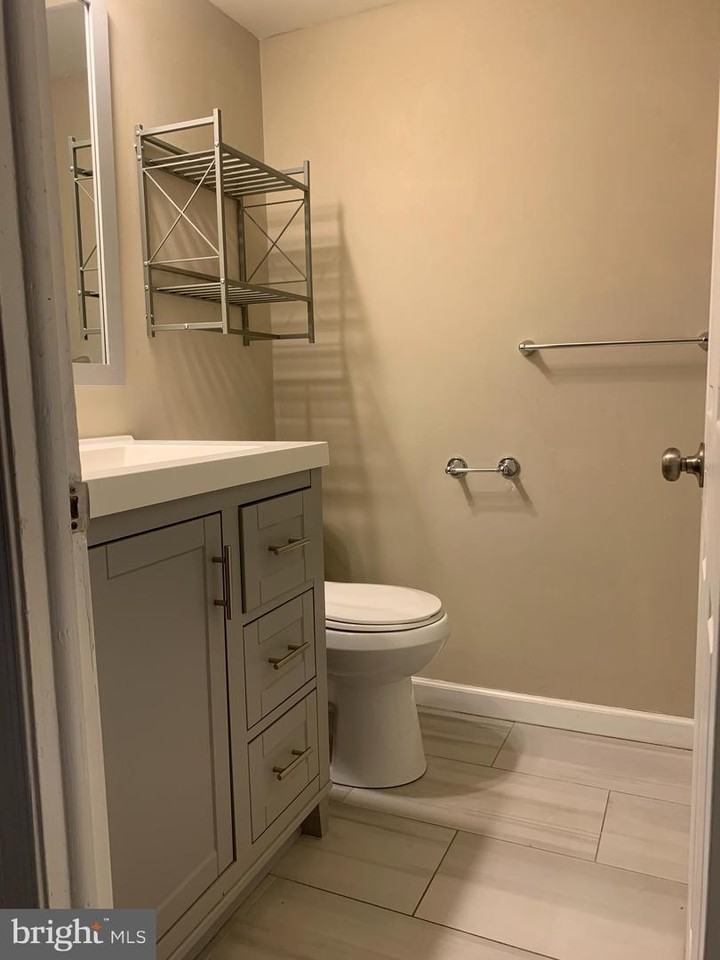 311 E 4th St #6 - Photo 4 of 7