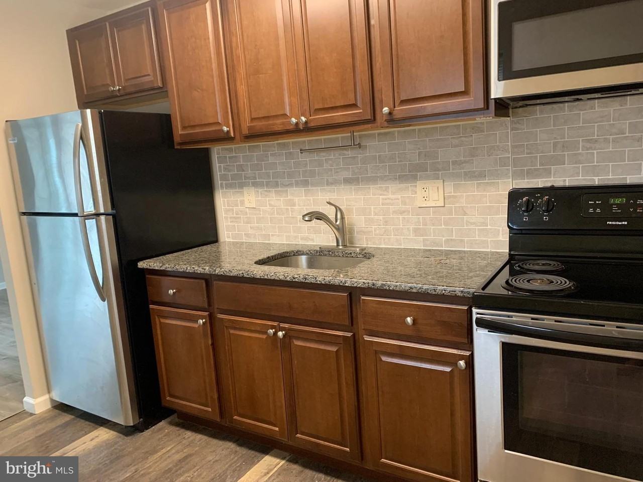 311 E 4th St #6 - Photo 5 of 7