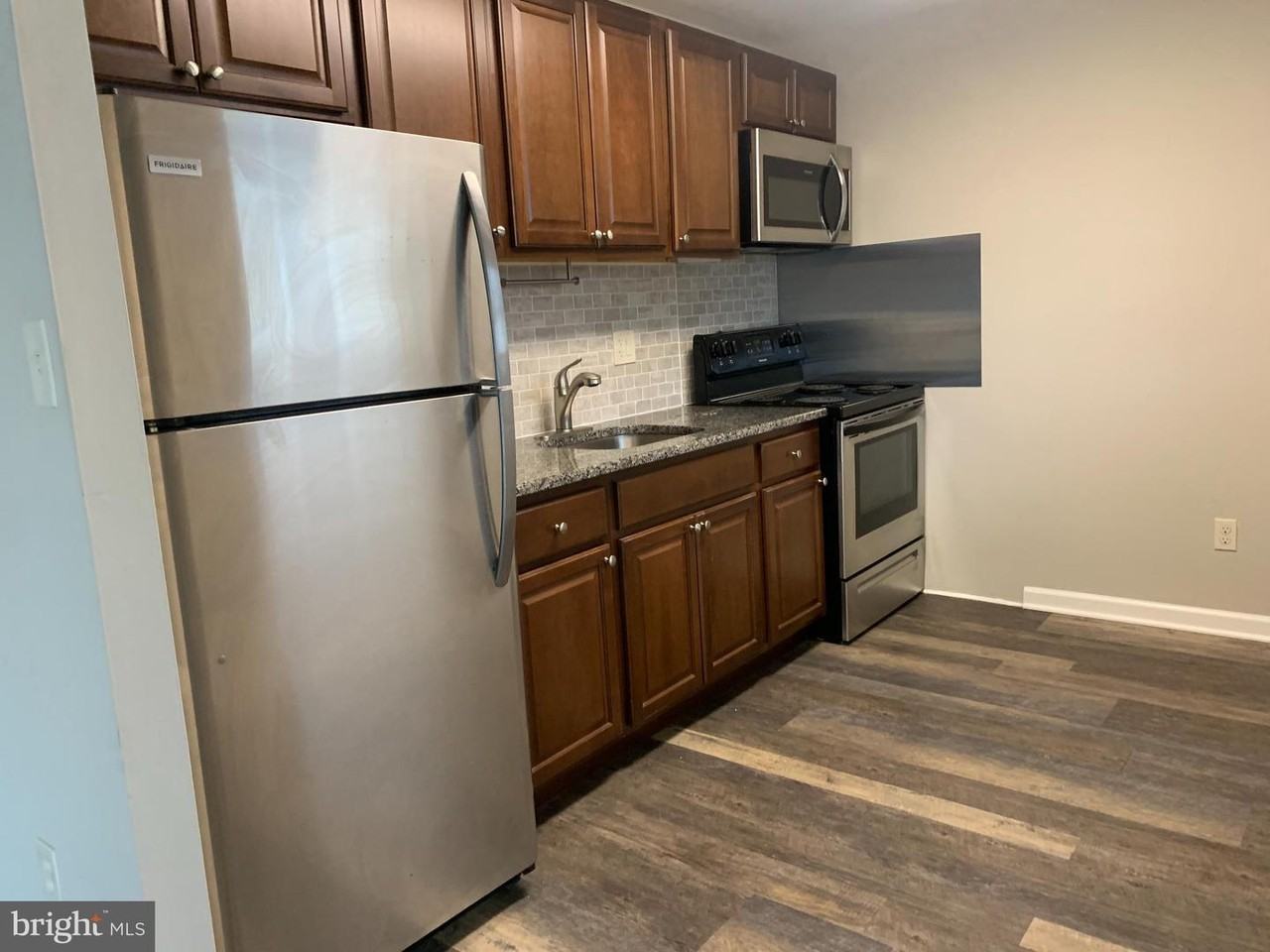 311 E 4th St #6 - Photo 7 of 7