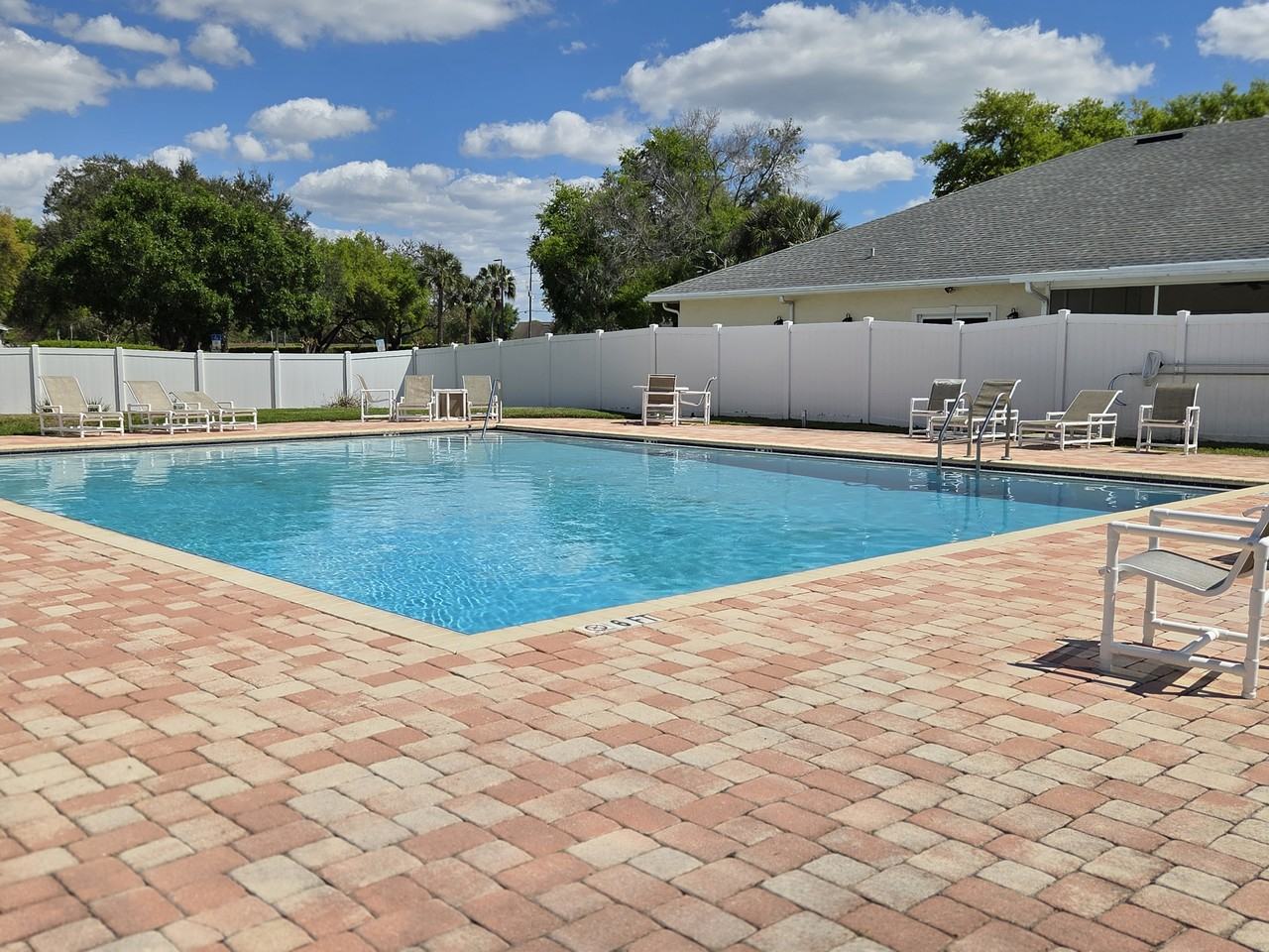 1632 Tudor Ln #1632 - Photo 3 of 14