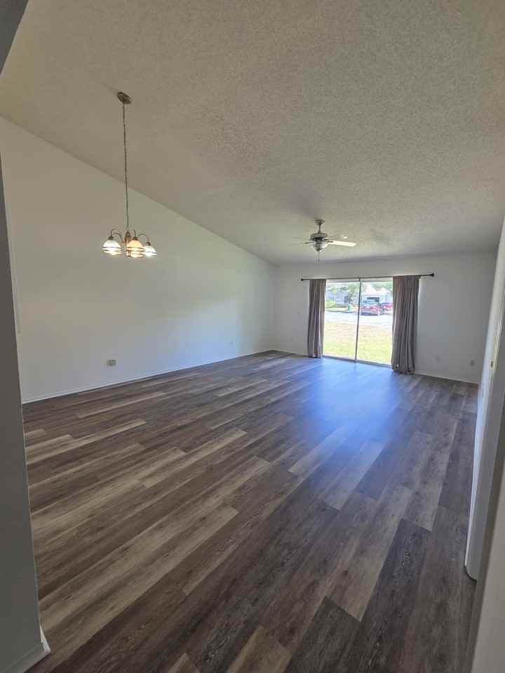 1632 Tudor Ln #1632 - Photo 4 of 14