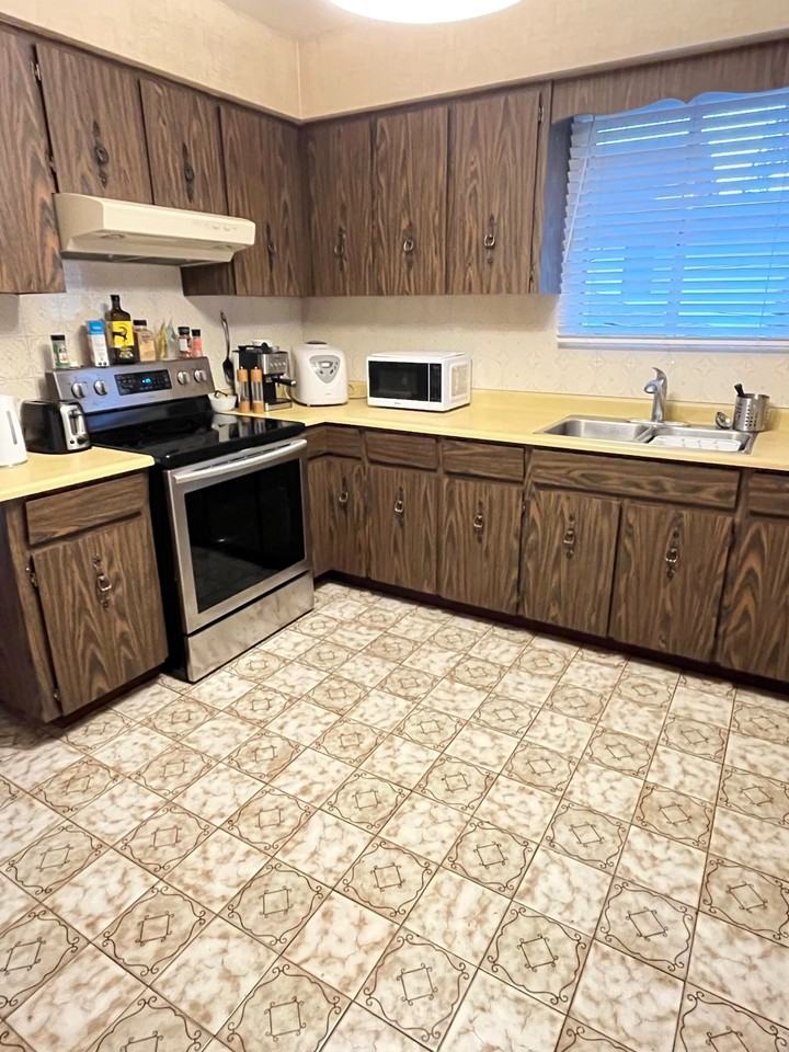 2819 East 10th Avenue - Photo 3 of 26