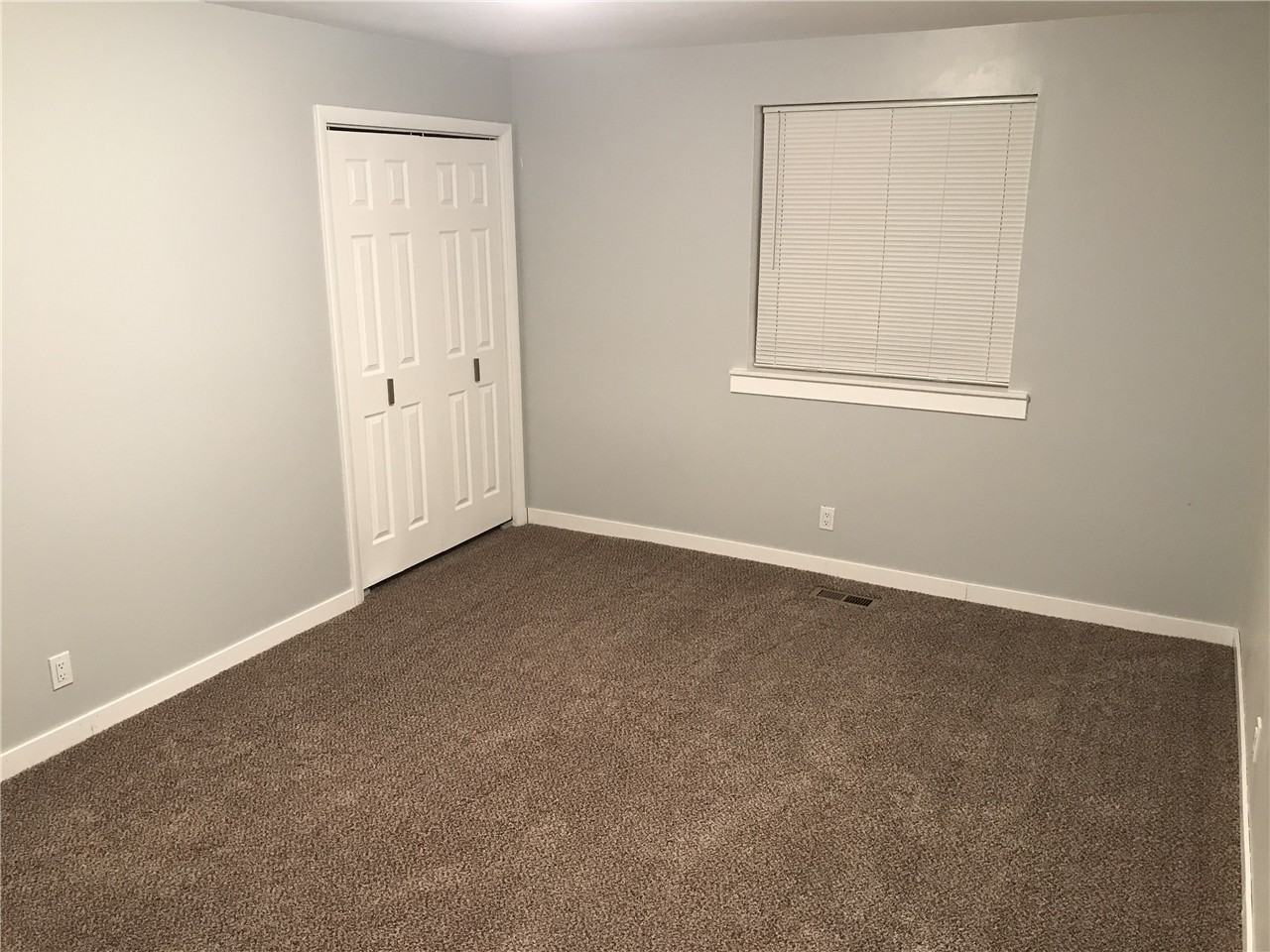 641 S Glendale St - Photo 5 of 6