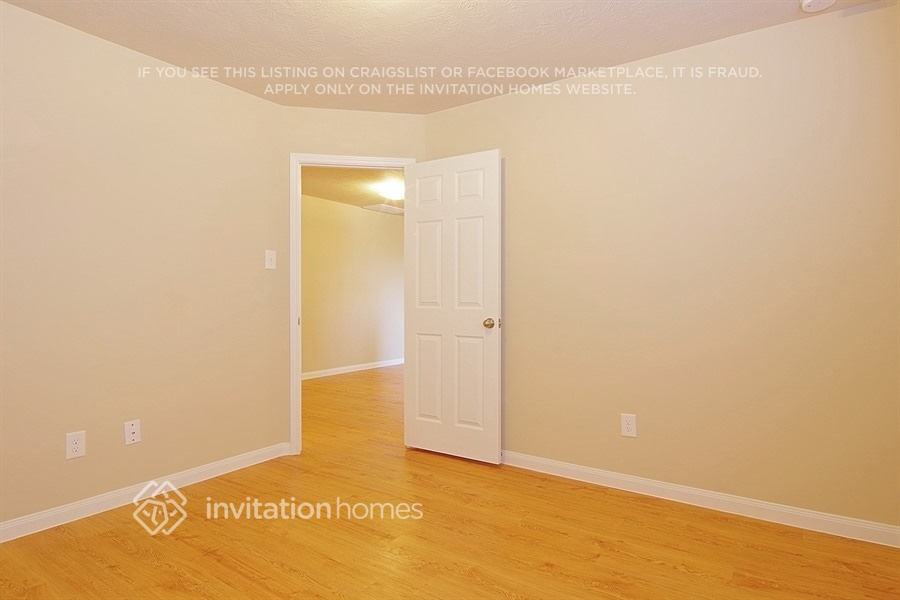 18811 Dennington Dr - Photo 3 of 13