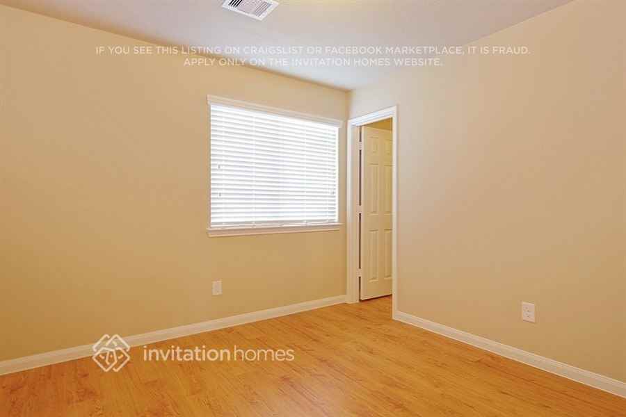 18811 Dennington Dr - Photo 4 of 13