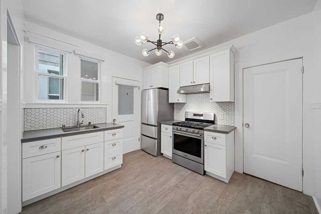 1418 Leavenworth Street #9 - Photo 6 of 22