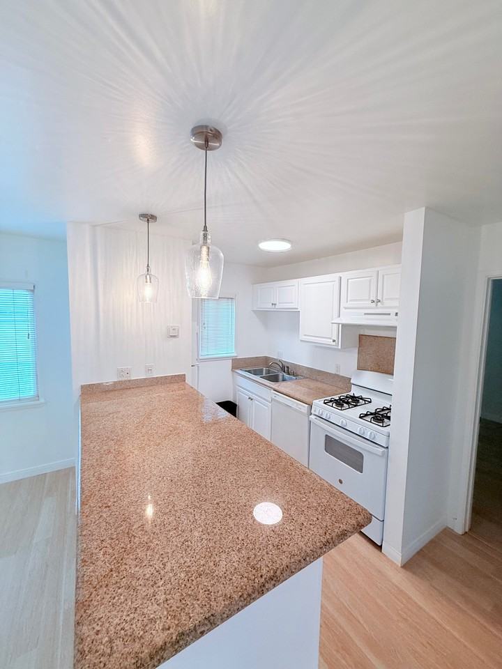 2907 State St #1 - Photo 3 of 6