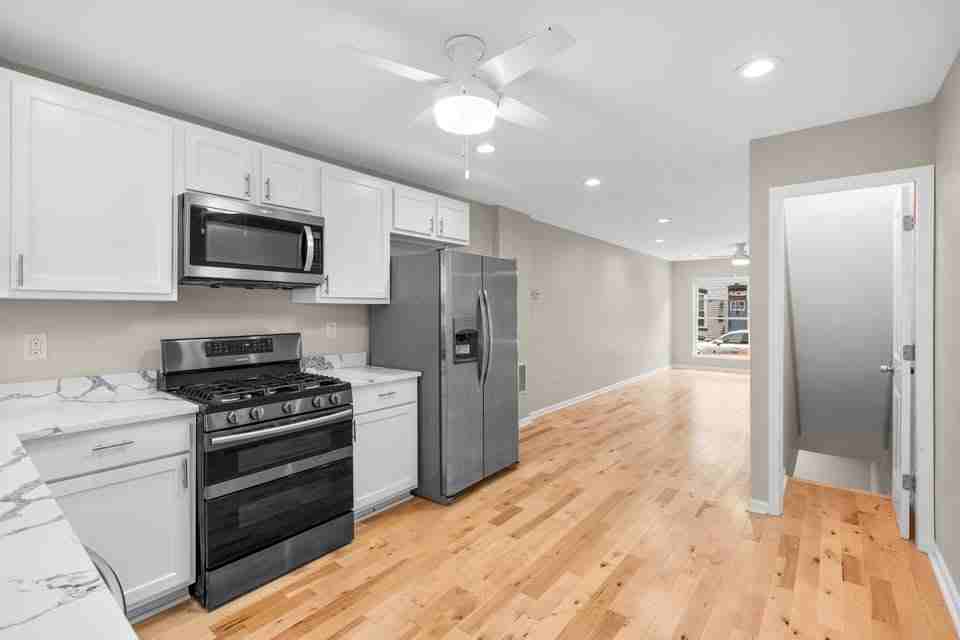 118 N Curley St - Photo 2 of 13