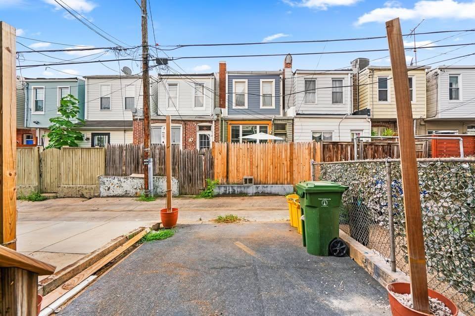 118 N Curley St - Photo 3 of 13