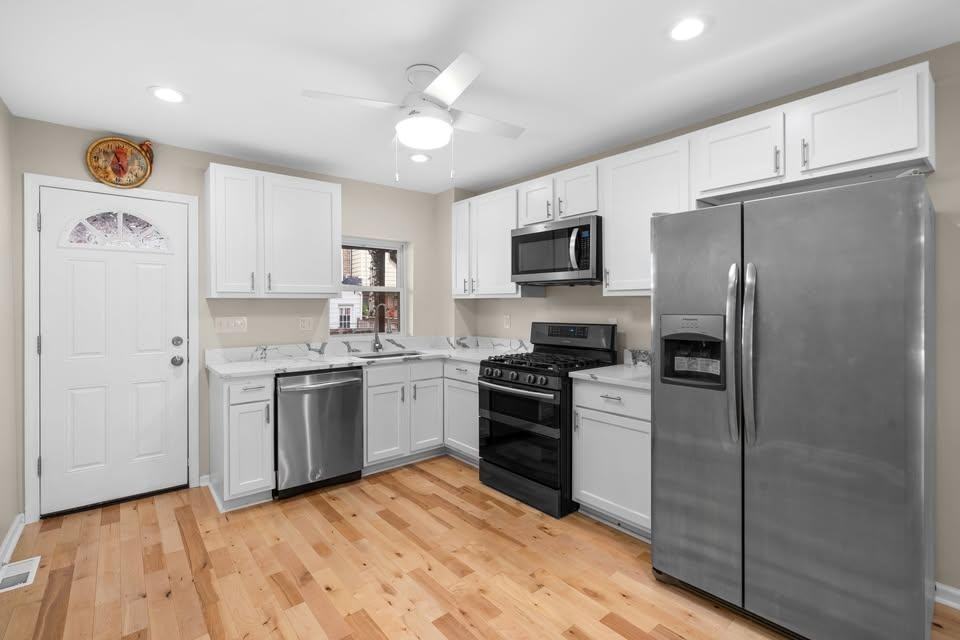 118 N Curley St - Photo 6 of 13