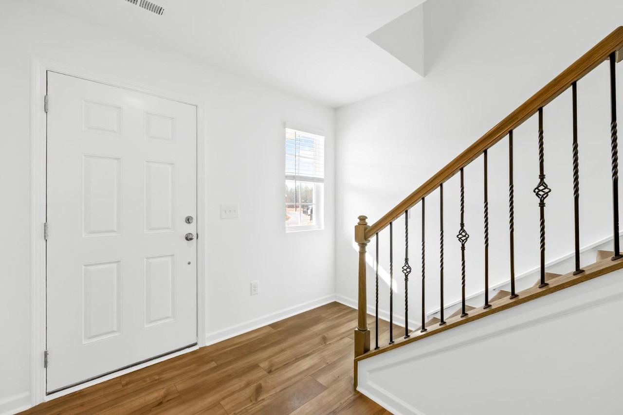 544 Sand Dunes Dr - Photo 5 of 11