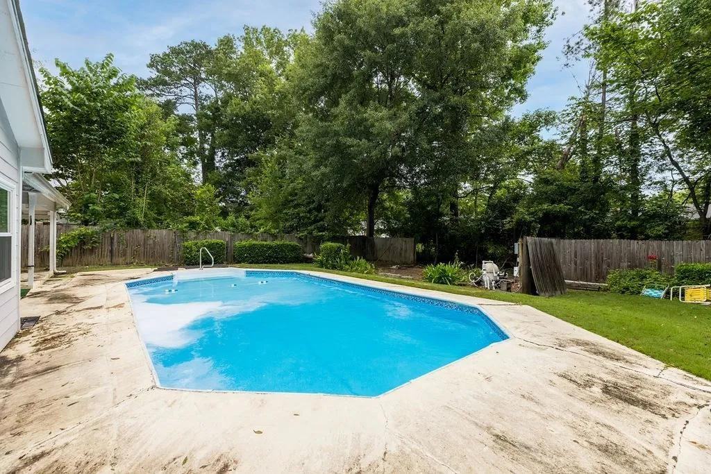 1108 Rosewood Dr - Photo 2 of 20