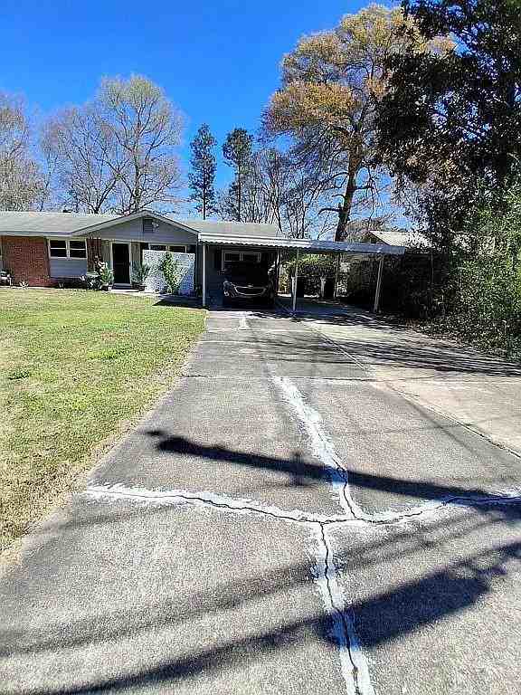 1108 Rosewood Dr - Photo 3 of 20