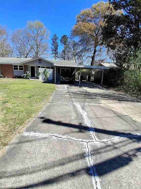 1108 Rosewood Dr - Photo 4 of 20