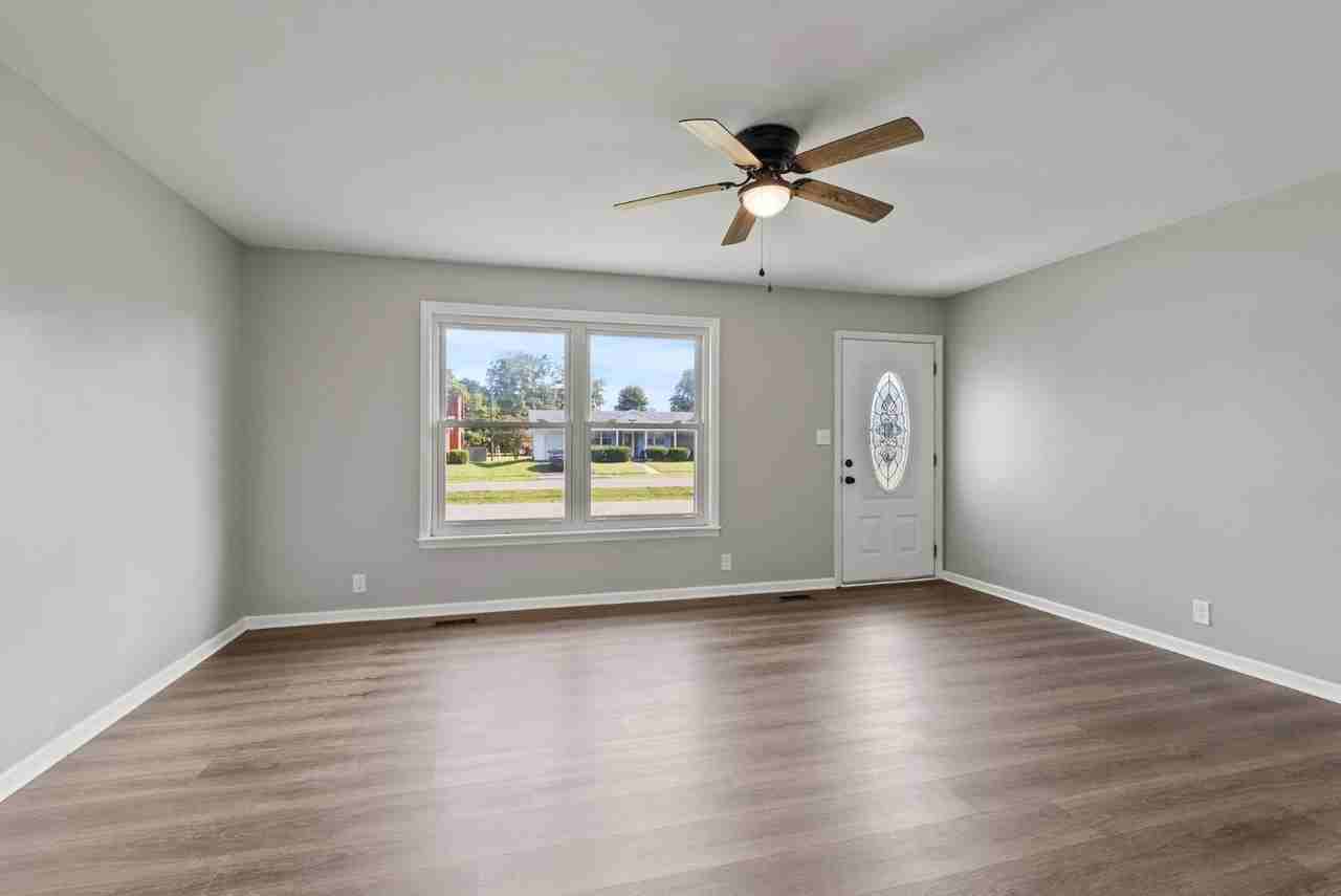 610 Greenbriar Dr - Photo 6 of 20