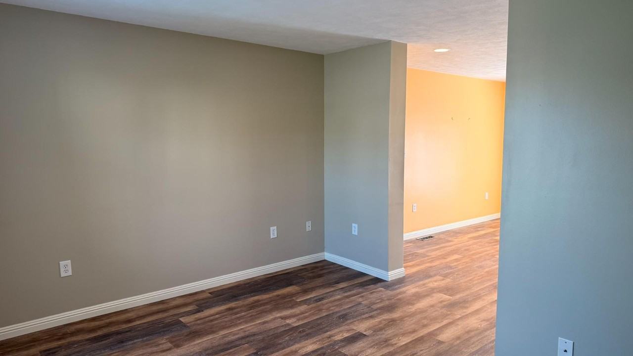 266 Bradford Dr - Photo 4 of 20