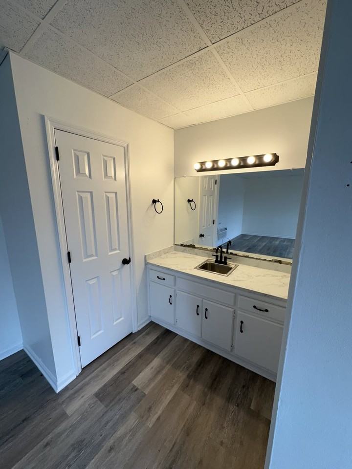 707 S Broadway - 10 #10 - Photo 3 of 4