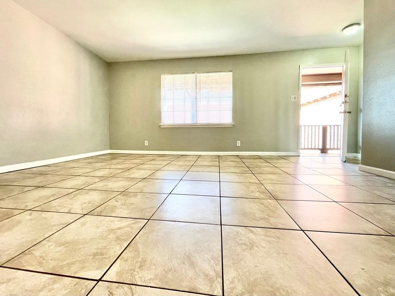 3806 Englewood Cir #3806 - Photo 2 of 22