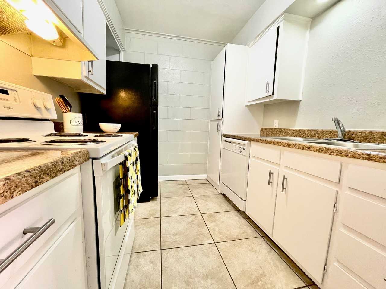 3806 Englewood Cir #3806 - Photo 7 of 22