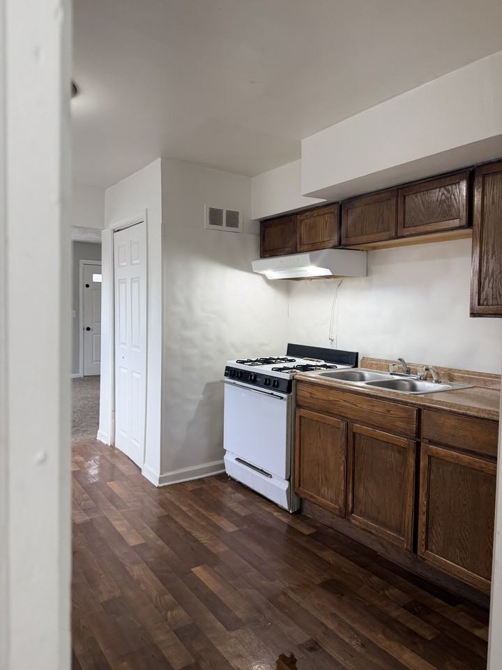 515 Alton Ave #1 - Photo 3 of 12