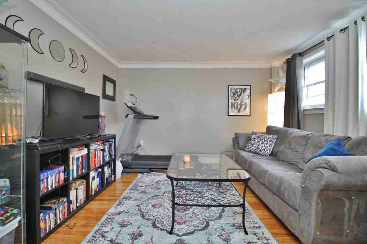 455 Echo Dr - Photo 4 of 17