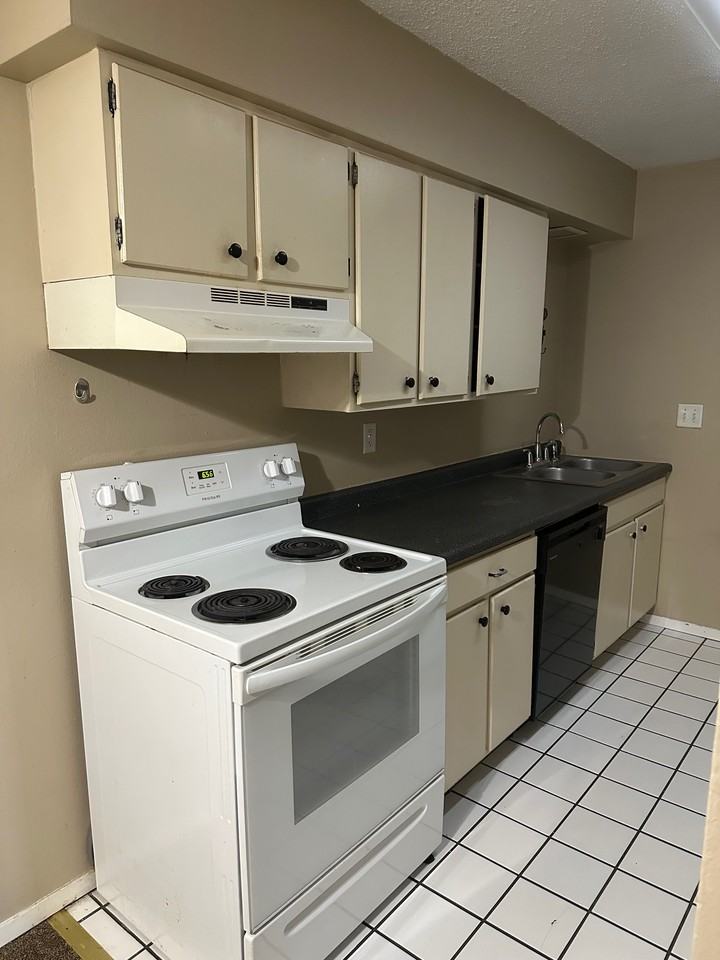 3101 Heritage Dr #12 - Photo 2 of 9