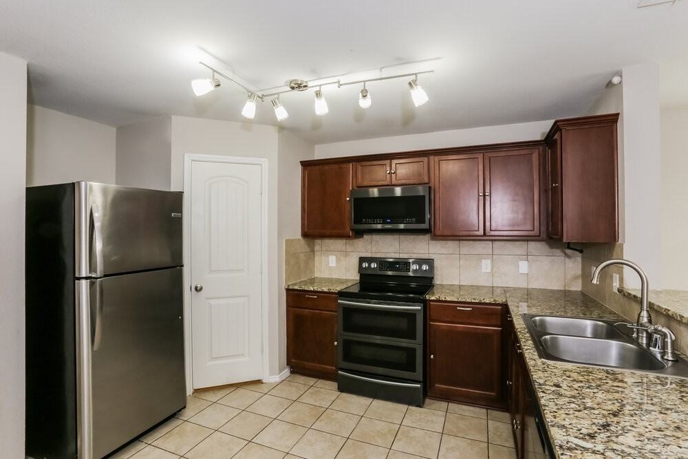 2484 French St - Photo 6 of 16