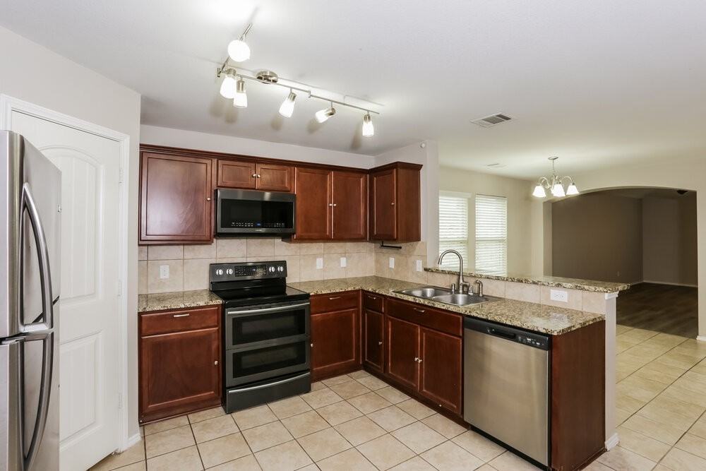 2484 French St - Photo 7 of 16