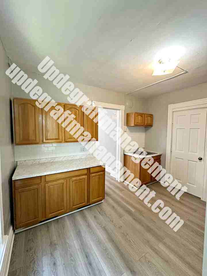 46 Kenwood Ave #4 - Photo 2 of 9