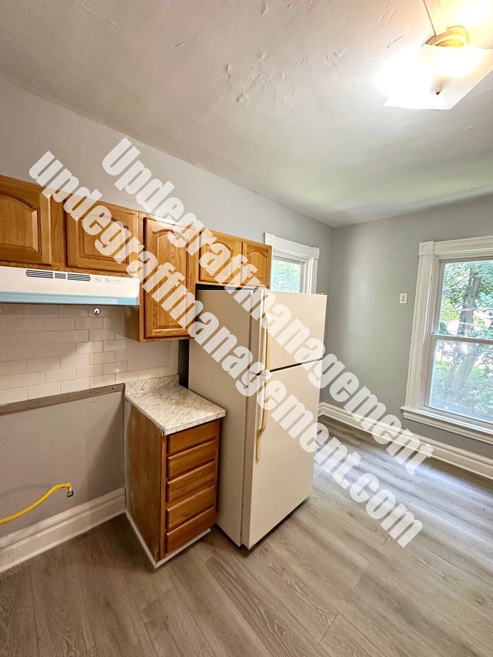 46 Kenwood Ave #4 - Photo 3 of 9