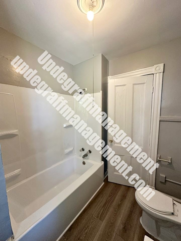 46 Kenwood Ave #4 - Photo 4 of 9