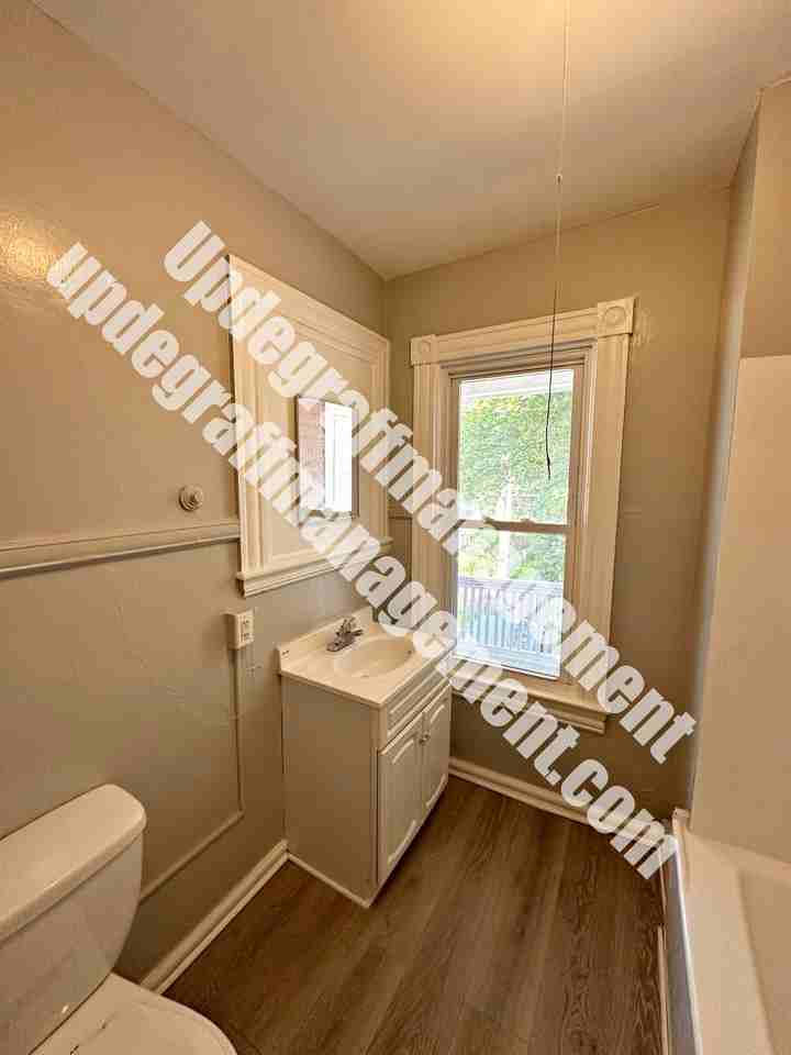 46 Kenwood Ave #4 - Photo 5 of 9