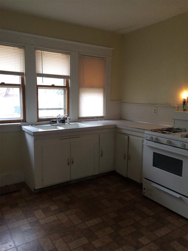 205 Maplewood St - Photo 3 of 6